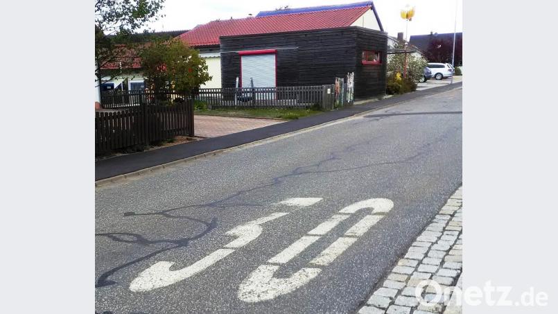 Deutlich sichtbar ist die "30" vor dem Kinderhaus Don Bosco. Es gibt immer wieder Beschwerden, dass sich viele nicht daran halten. Bild: ld