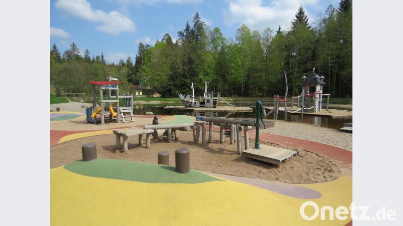 Für die Kinder wurde ein supercooler Wasserspielplatz angelegt. Bild: ubb
