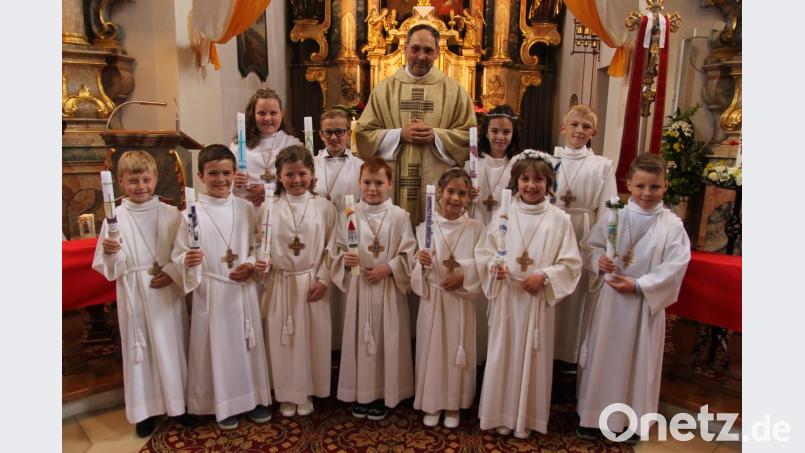 Elf Kinder aus Trisching und Rottendorf feierten Erstkommunion. Bild: ral