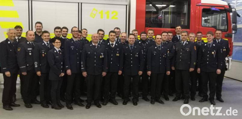 Mitglieder der Feuerwehren aus Grafenwöhr, Gößenreuth, Gmünd, Hütten und Speinshart nehmen gemeinsam erfolgreich an der Leistungsprüfung zur Technischen Hilfeleistung zusammen. Bild: xri