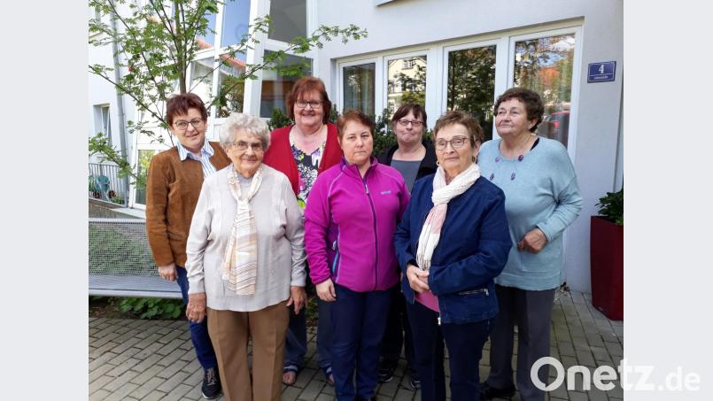 AsF-Frauen Erbendorf besuchen Damen zum Muttertag in Steinwaldklinik. Bild: mwi