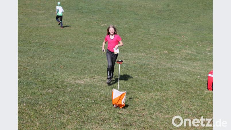Luise Döhler auf dem Weg zu einem Posten. Bild: exb