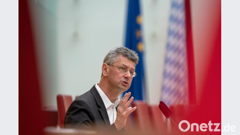 Michael Piazolo (Freie Wähler), bayerischer Kultusminister, während einer Rede im Landtag. Foto: Peter Kneffel/Archivbild Bild: Peter Kneffel