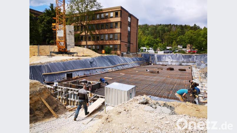 Bei der Erweiterung des Landratsamts wird derzeit am massiven Tiefgeschoss gebaut. Bild: cv