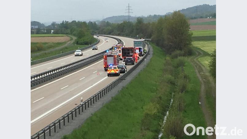 Die A93 blieb stundenlang gesperrt. Bild: Gustl Beer