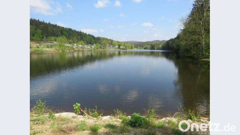 Die Gemeinde Flossenbürg kann sich glücklich schätzen, einen derart großen, schönen See zu besitzen. Das wissen auch die etwa 100 Dauercamper sehr zu schätzen, die bis aus Nürnberg und Leipzig stammen und sich zu einem Verein zusammengeschlossen haben. Bild: ubb