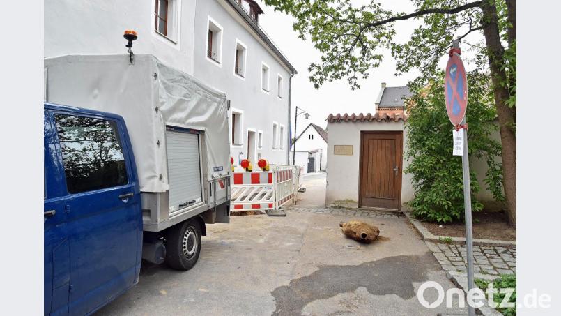 Die Arbeiten in der Pfarrgasse lassen nur den Durchgang für Fußgänger zu. Alle Anrainer, für die keine Kosten entstehen, seien über die umfangreiche Modernisierung der Wasserleitung informiert worden. Bild: oy