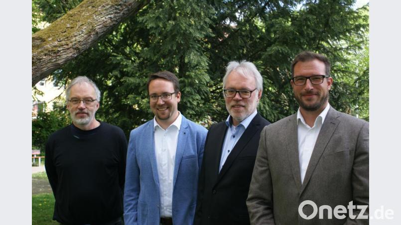 Die Unternehmensführung des Sozialteams von links Peter Weiß, Leiter Fachbereich Soziotherapeutische Einrichtungen, neuer Mitgeschäftsführer, Christian Weiß, Vorsitzender der Geschäftsführung Martin Weiß und Andreas Neugirg, Leiter Fachbereich Senioren und Pflege. Bild: exb