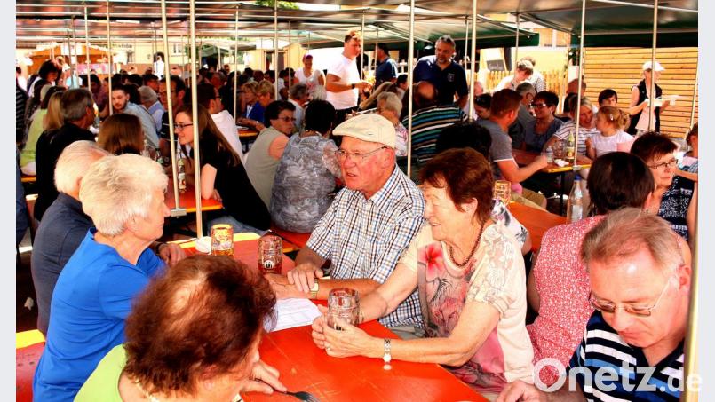 Besucher und Gäste feiern beim PIRKerfest. Archivbild: zer