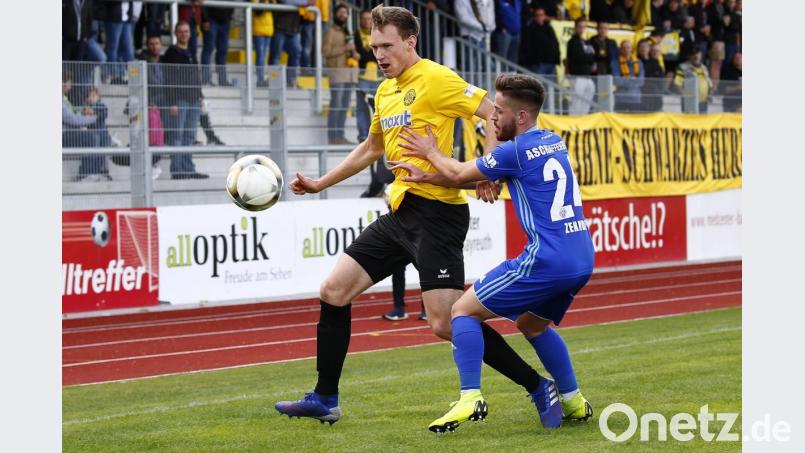 Sven Kopp (links) spielt seit Januar für die SpVgg Oberfranken Bayreuth. Bild: Peter Kolb
