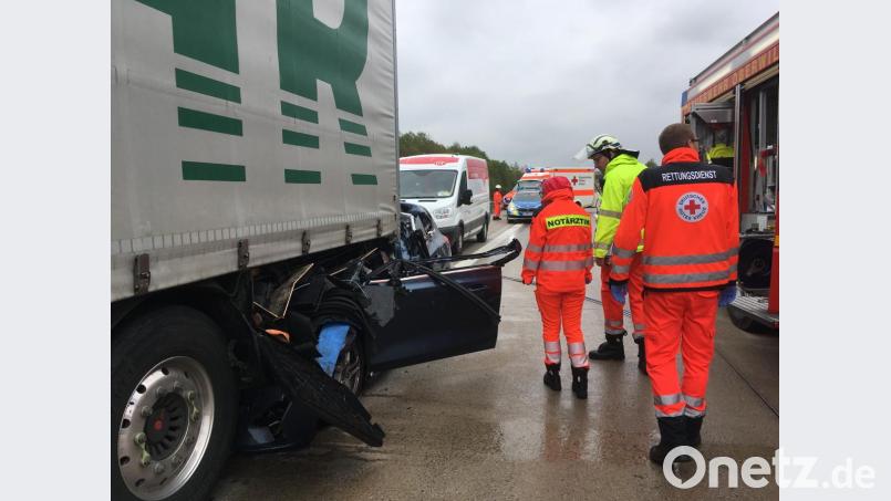 Feuerwehr und Rettungskräfte waren im Großeinsatz. Bild: Gustl Beer
