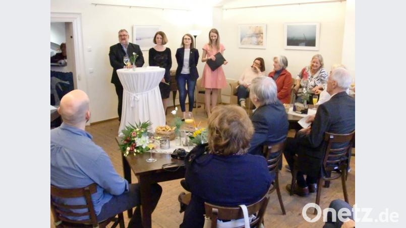 Bürgermeister Armin Schärtl, Museumsleiterin Christa Haubelt-Schlosser, die Künstlerin Marta Vobrubová und eine Freundin, die als Dolmetscherin für die tschechischen Gäste fungierte. Bild: aub