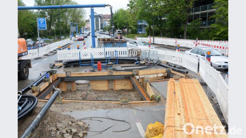 Seit einigen Tagen geht es an der Baustelle Weigelstraße, Ecke Leibnizstraße, weiter voran. Ab Montag rückt dann auch der Bagger an. Bild: Gabi Schönberger