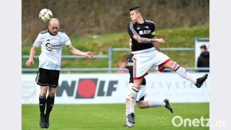Schaffen Christopher Gradl (rechts) und sein SC Eschenbach den Einzug in die Kreisliga-Relegation? Bei einem Sieg gegen den TSV Kastl hätte der SCE die Vizemeisterschaft in der Kreisklasse West in der Tasche. Bild: sf