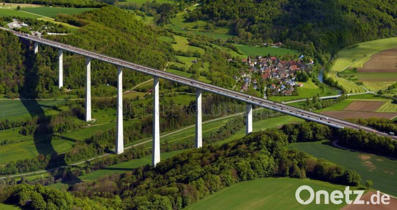 Ein Film zeigt dem Speichersdorfern, wie die 185 Meter hohe Kochertalbrücke gebaut wurde. Bild: exb
