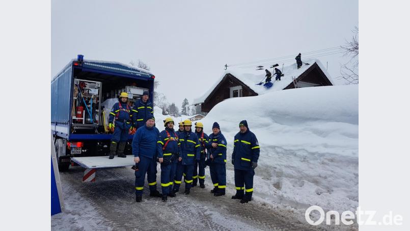 Nicht nur in die Region Oberviechtach rücken die THW-Helfer in Notlagen aus, heuer im Januar waren sie im oberbayerischen Krün zur Bekämpfung der Schneemassen eingesetzt. Bild: bgl