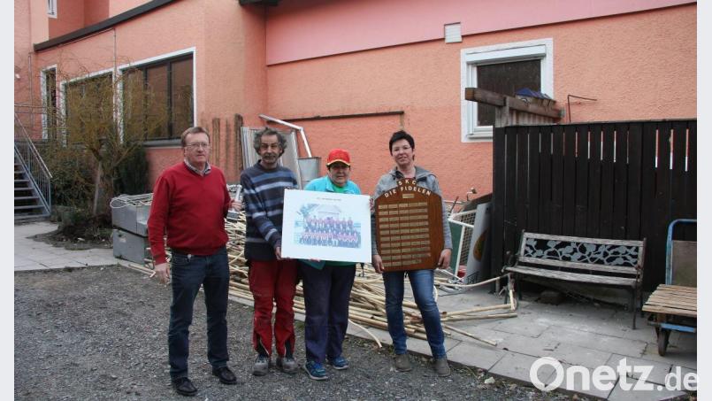 Das Ende einer über 50-jährigen Ära naht: Der &quot;KSV - Die Fidelen&quot; muss seine Kegelstätte verlassen. Das Vereinseigentum wurde zwischengelagert. Die zweibahnige Anlage wird zurückgebaut. Bild: wro