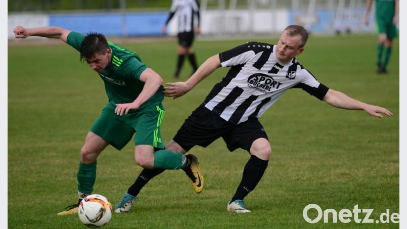 Matthias Meßmann (rechts) und die Schwarzenfelder wollen in Schwarzhofen noch einmal ein ordentliches Spiel abliefern. Bild: ham