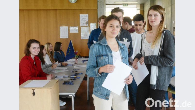 Weil die meisten Schüler klassenweise zur Abstimmung erscheinen, herrscht in den Wahllokalen zeitweise reger Betrieb. Bild: Gabi Schönberger