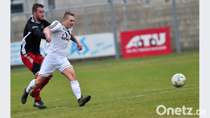 Mit Vollgas zum Titelgewinn? Die SpVgg SV Weiden II (im Bild Christian Langendorf) muss in Plößberg auf Sieg spielen, sonst könnte ihr die SpVgg Vohenstrauß die Meisterschaft noch wegschnappen. Bild: mvk