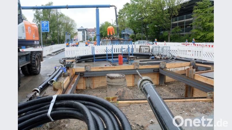 Der Kanalschacht, der hier angefertigt wird, hat stolze Ausmaße: 2,50 auf 3 Meter. Bild: Gabi Schönberger