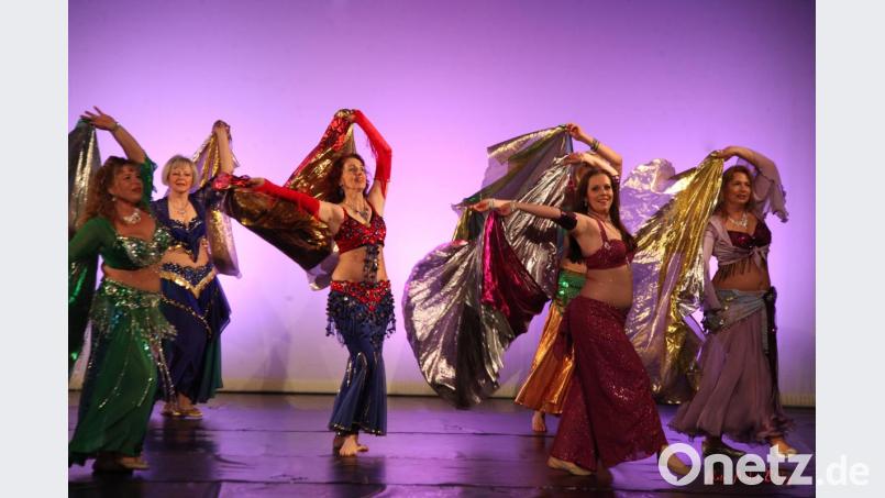 Bühne frei für die „Oriental Ladies“ : Kostbare Kostüme werden bei offiziellen Auftritten angezogen. Bild: André Elbing