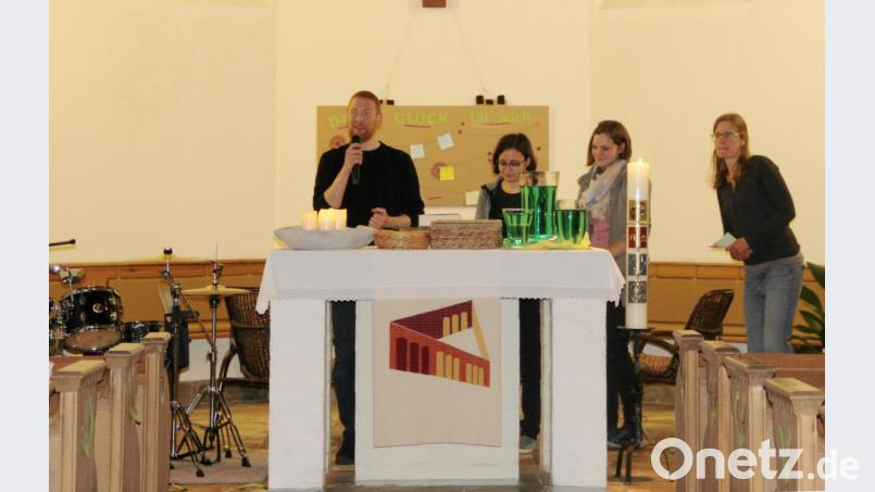 Jugendgottesdienst in der Christuskirche Windischeschenbach. Auf dem Bild Pfarrer Christoph Zeh (links). Bild: njn