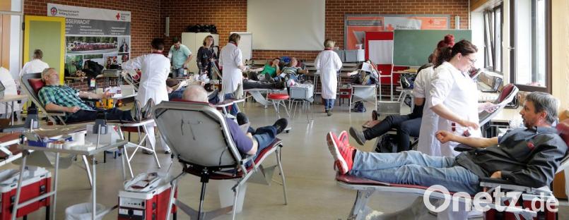 Hochbetrieb beim Blutspenden im BRK-Zentrum in Amberg Bild: Wolfgang Steinbacher