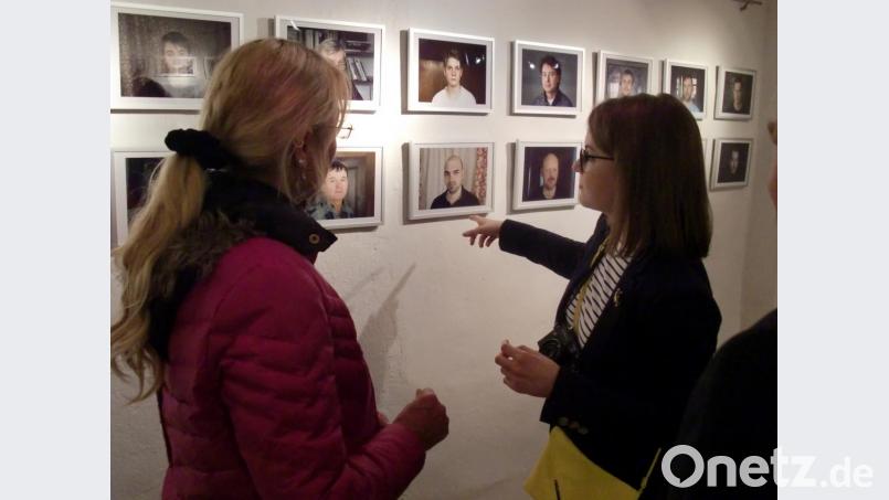 Wen stellen die Porträts dar? Die Künstlerin gibt gerne Auskunft, welche Personen aus ihrem Lebensumfeld sie fotografierte. Bild: aub