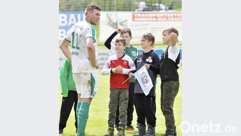 Die Unterstützung der jungen Fans kann die DJK Gebenbach in der Regionalliga-Relegation gut gebrauchen. Bild: zg