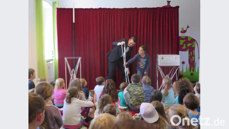 Der Seiltrick kam bei den Kindern sehr gut an. Bild: jzk