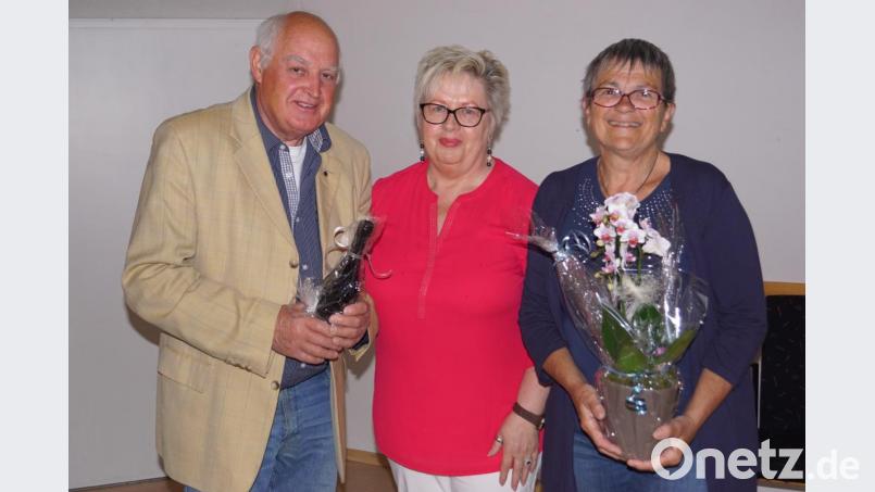 Regina Sautter bedankte sich im Namen des Frauenkreises bei Marianne und Reinhold Malzer für den imposanten Bericht über Israel. Bild: weu