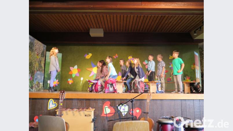 Mit ihrem Sketch sorgte die Schulspielgruppe für Heiterkeit. Bild: jzk