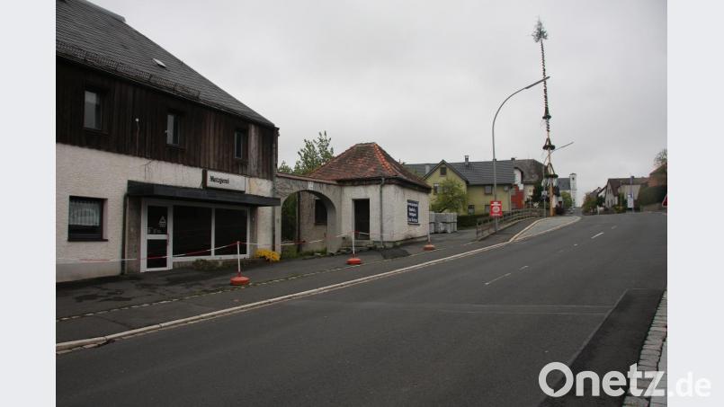 Die Ortsmitte wird aufgewertet. Erhalten bleibt auch das alte Posthäusl in der Bildmitte. Bild: wro