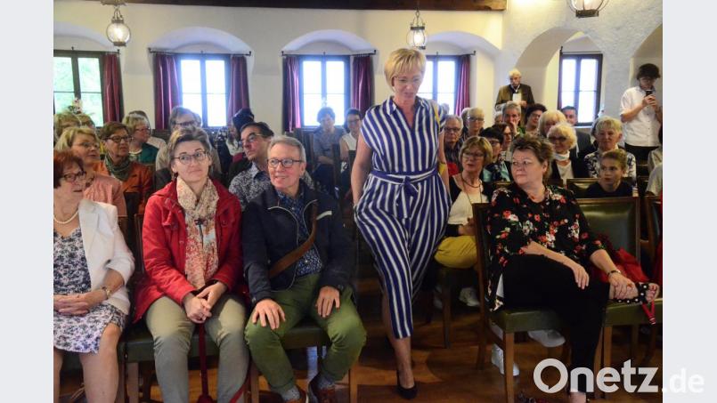 SPD-Stadtverbandsvorsitzende Sabine Zeidler auf dem Catwalk. Bild: Kunz