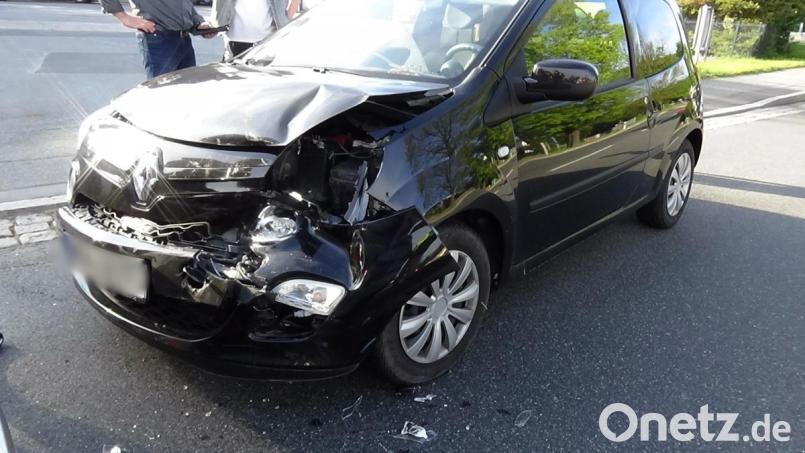 Am Renault Twingo entstand bei dem Auffahrunfall ein Totalschaden. Bild: jma