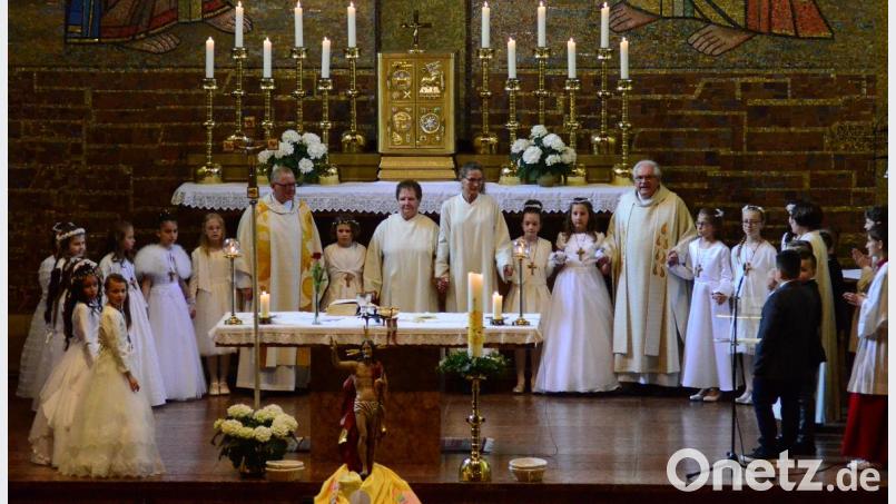 Die Kommunionkinder kamen in Herz Jesu erstmals an den Altar. Bild: Kunz