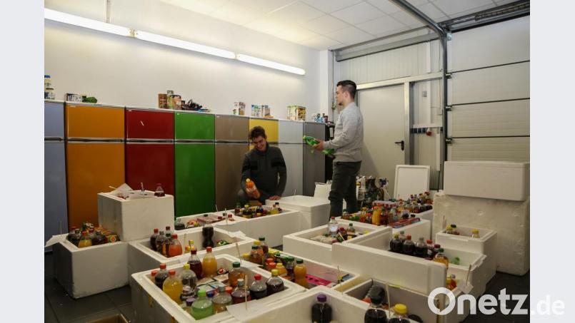 Markttransparenz ist das Geschäftsmodell des Erbendorfer Unternehmens Argusto: Vor der Datenerfassung kommt die Musterbeschaffung. Bild: Roland Wellenhöfer