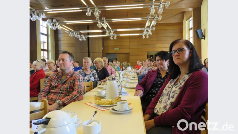Zahlreiche Gäste lauschten dem Vortrag der Nonne, die durch ihre vielen Fernsehauftritte bekannt geworden ist. Bild: ubb