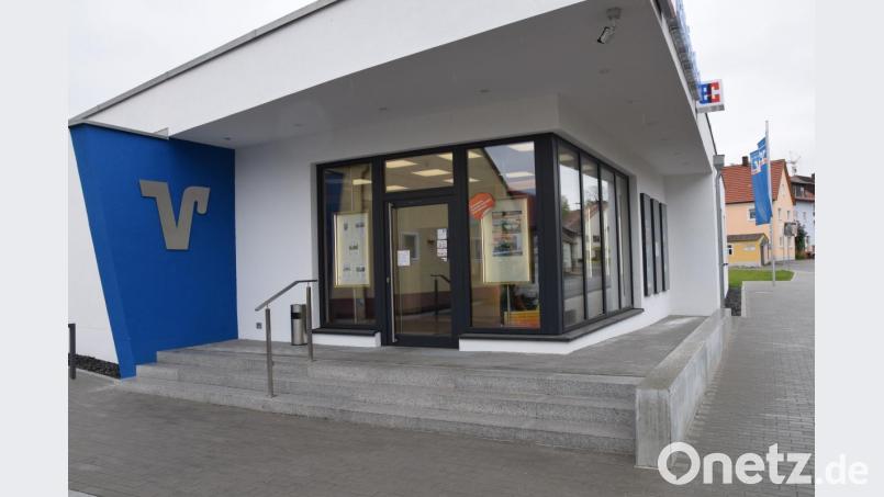 Die Raiffeisenbank Unteres Vilstal wollte mit dem Bau einer neuen Geschäftsstelle in Rieden die Erreichbarkeit verbessenr. Bild: bö