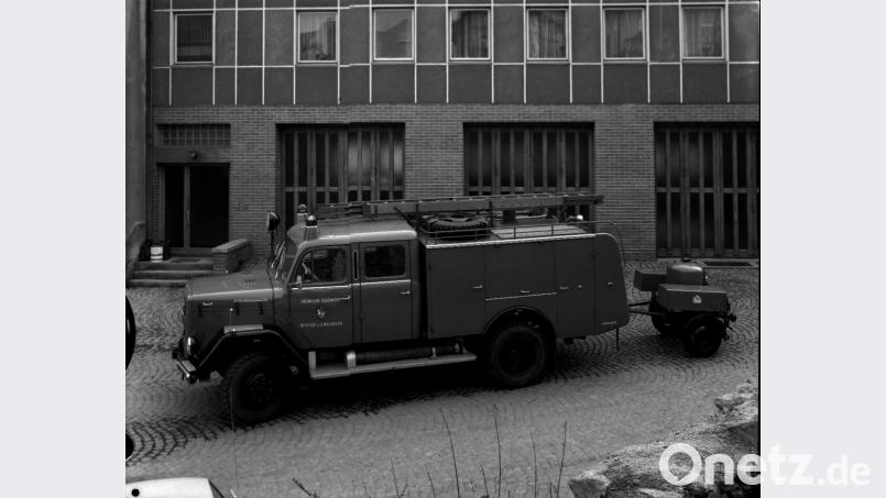 Aufnahme aus dem Jahr 1960 vor dem historischen Feuerwehrhaus in der Bräuhausstraße Bild: exb
