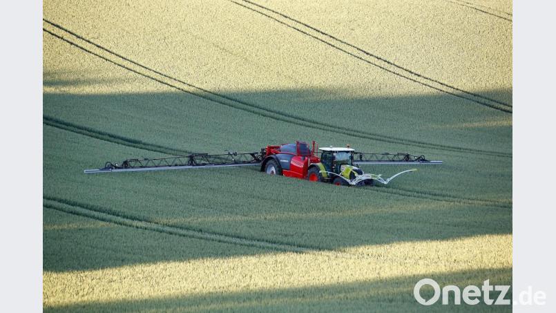 Punktgenaue Dosierung auf mehreren Metern Ackerbreite: Pflanzenschutzspritze aus dem Hause Horsch im Einsatz.. Bild: Horsch Maschinen GmbH
