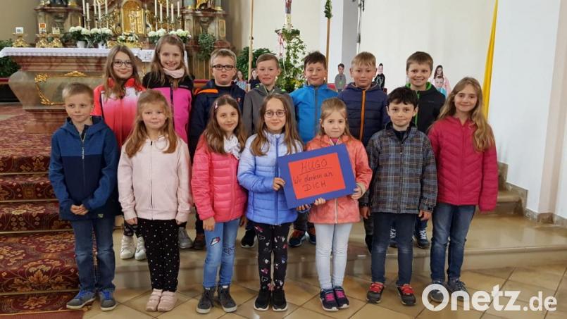 Die Kommunionkinder aus Bärnau und Hohenthan spenden für Hugo. Bild: exb