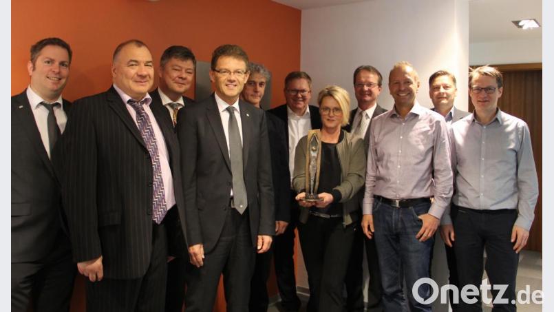 Die Jury mit dem Künstlerpaar Hanna Regina Uber (Mitte) und Robert Diehm (Fünfter von links). Bild: upl