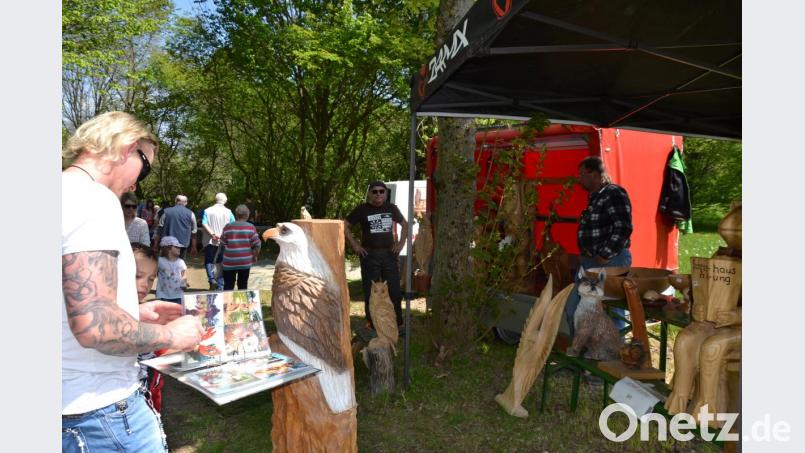 Wunderschöne Skulpturen aus Holz waren zu bewundern und zu erwerben. Bild: gi