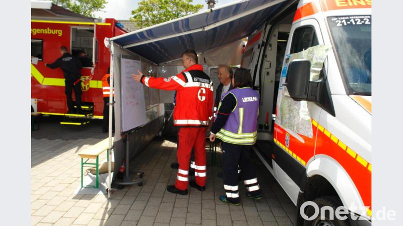 Der im Landratsamt Regensburg eingerichtete Krisenstab koordinierte die beteiligten Stellen und Fachbehörden. Bild: Franziska Wagner