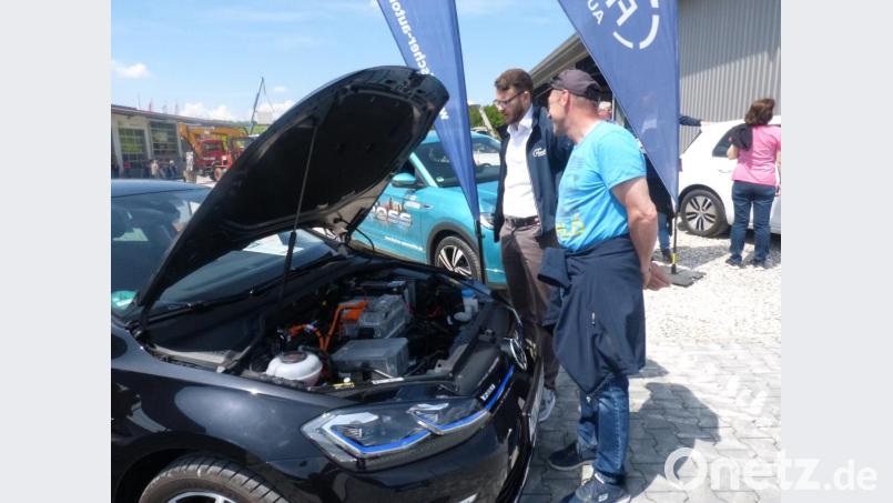 Immer ein Hingucker bei Ausstellungen sind die Elektro-Autos. Bild: fm