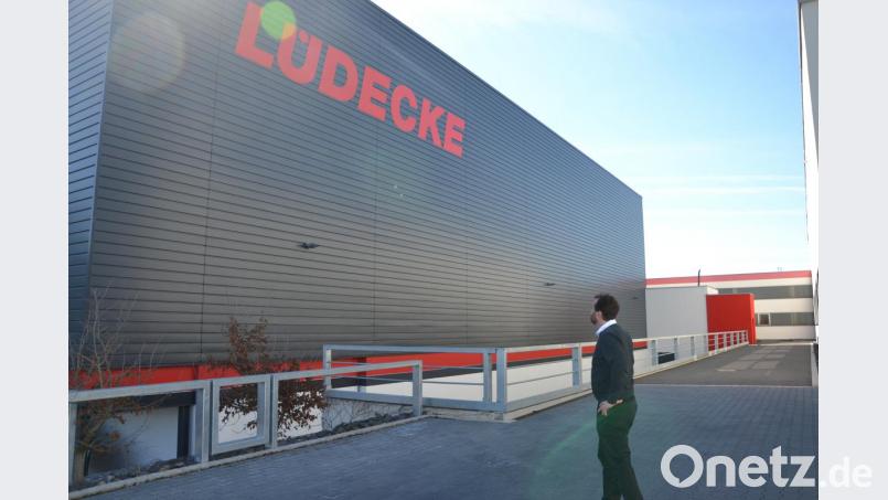 Neues Logistikgebäude: &quot;Freiflächen werden möglichst ökologisch gestaltet, bebauen wir die Flächen, weil wir sie zur Expansion benötigen, achten wir auf Dinge wie energetische Optimierung oder Begrünung der Dachflächen.&quot; Bild: Reiner Wittmann