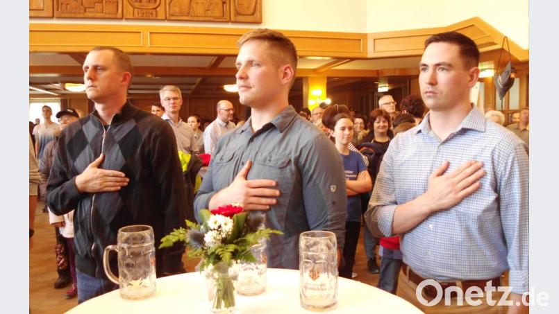 Hand aufs Herz, als der Musikzug die amerikanische Nationalhymne intonierte. Bild: u