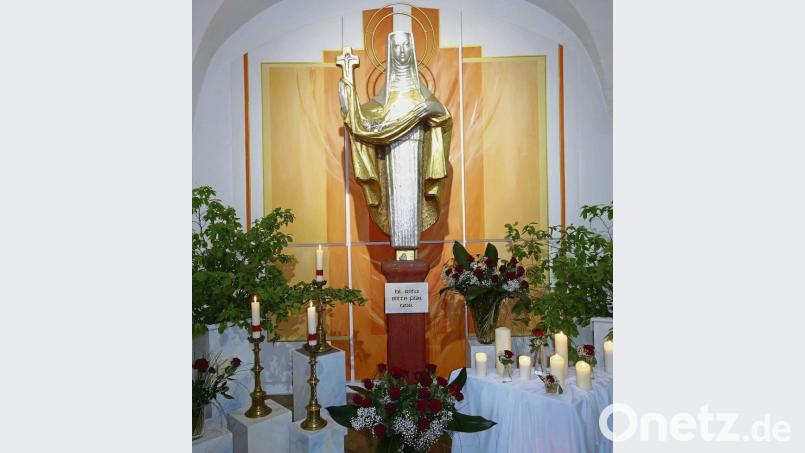 Die vor einigen Jahren neu gestaltete Rita-Kapelle in der Wallfahrtskirche „Maria Hilf“. Hierher pilgern zahlreiche Gläubige mit ihren Bitten, Sorgen und Nöten. Bild: exb